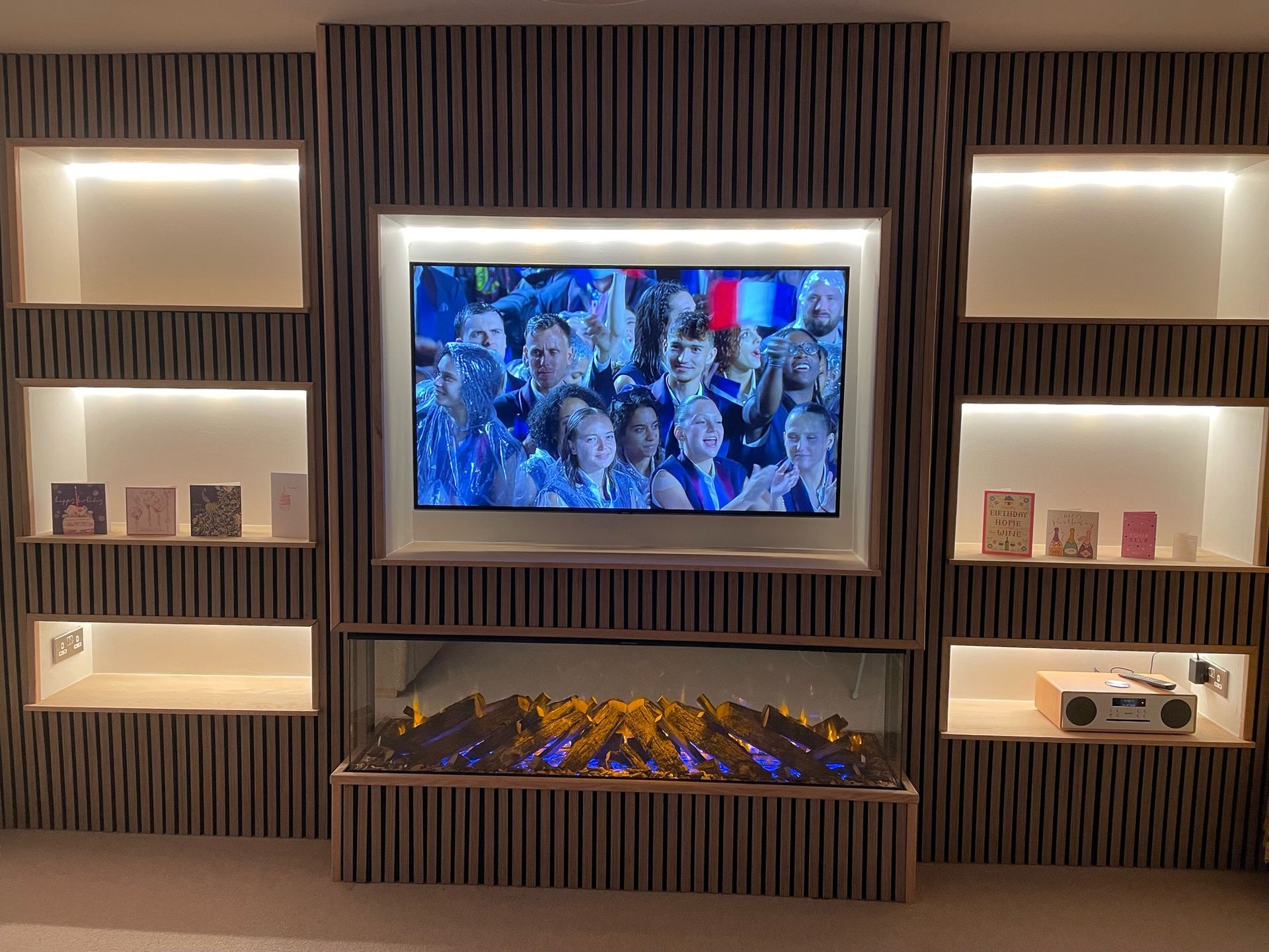 British Fires 1600 New Forest Deluxe Media Wall Accoustic Wall Panel