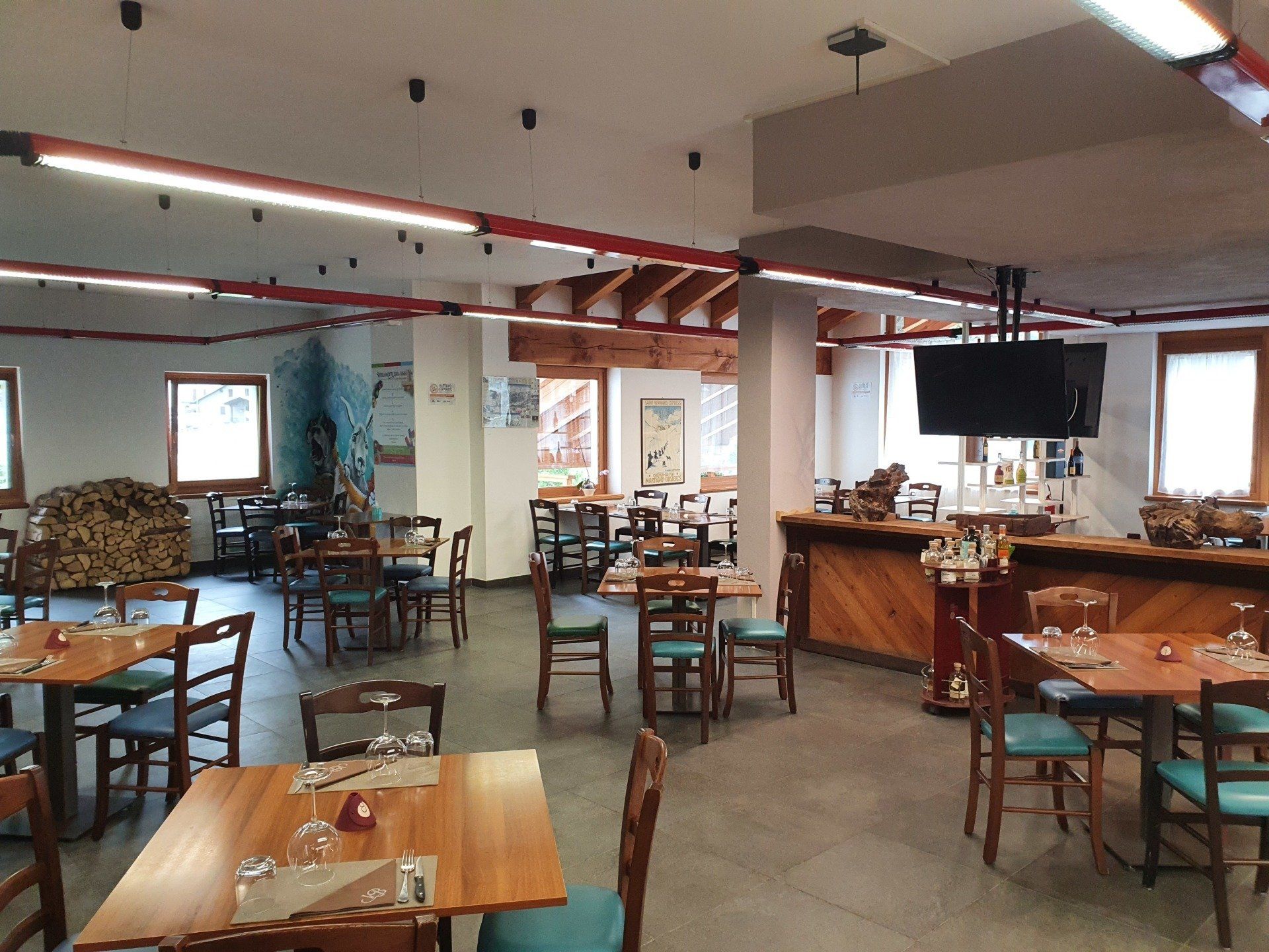 pizzeria con forno a legna