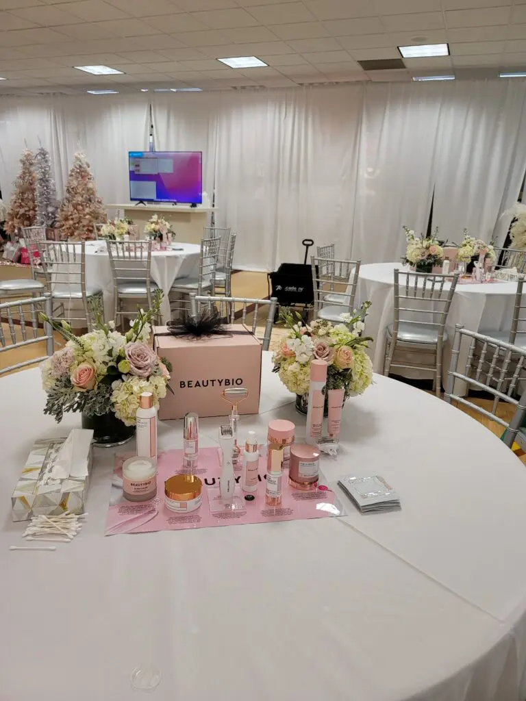 A table with flowers and candles on it in a room with tables and chairs.