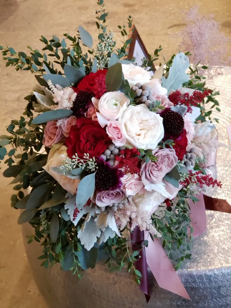 A bouquet of flowers is sitting on a table.
