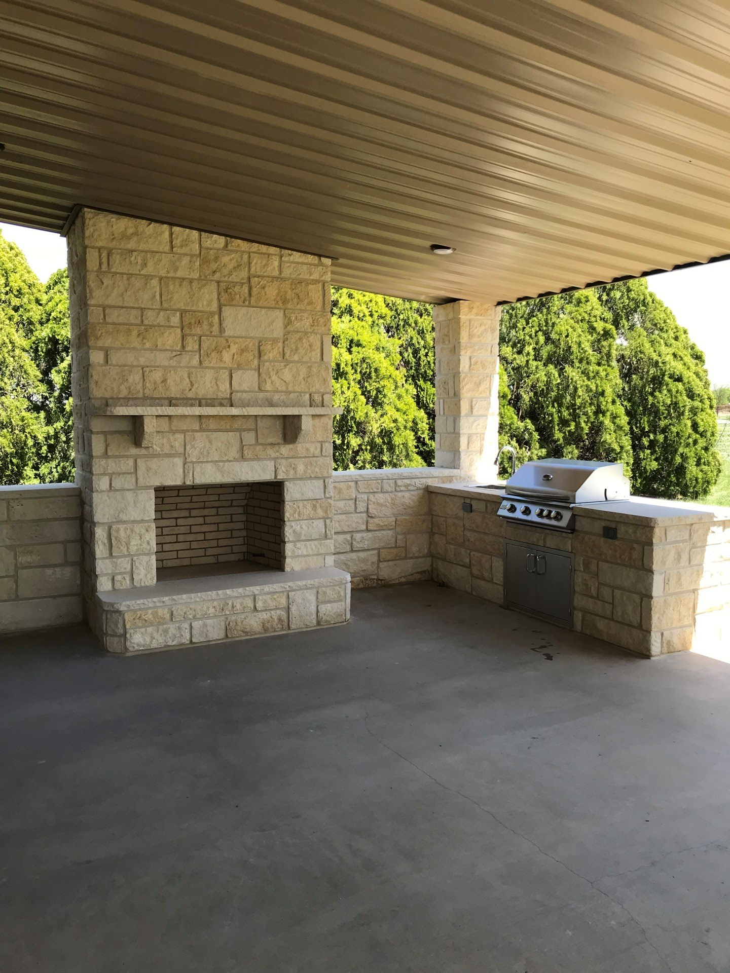 There is a fireplace and a grill on the patio.