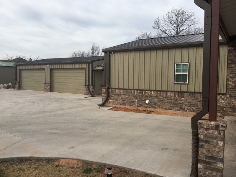 A house with a lot of garages and a driveway