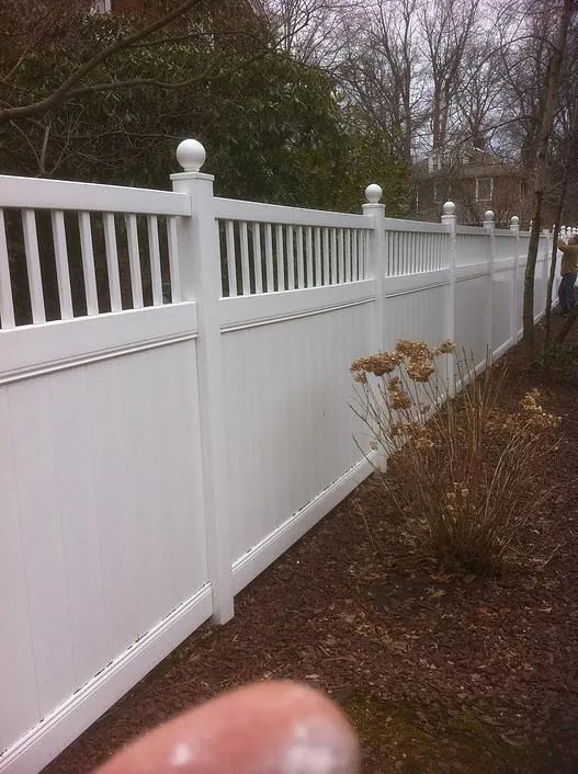 white vinyl fence with decorative top