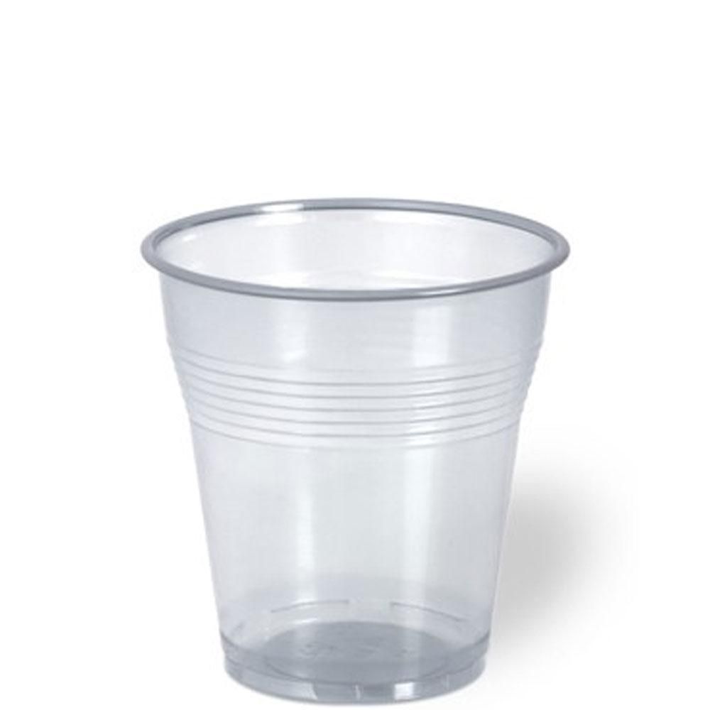 Bicchiere di plastica trasparente monouso su sfondo bianco