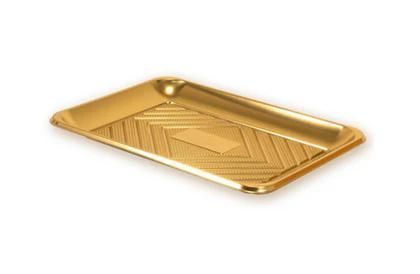 Vassoio da portata color oro con bordi rialzati e foro per il manico.