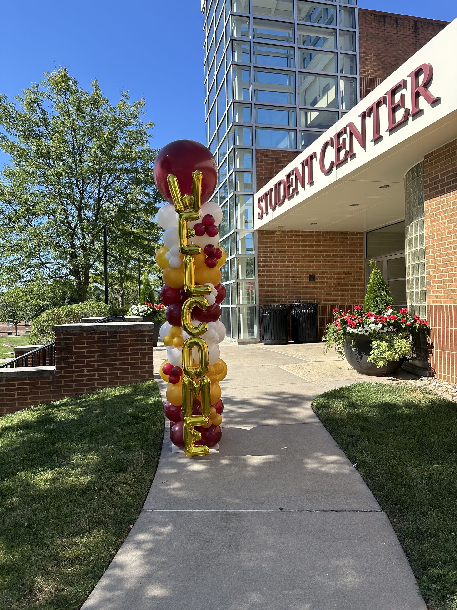 Balloon column saying