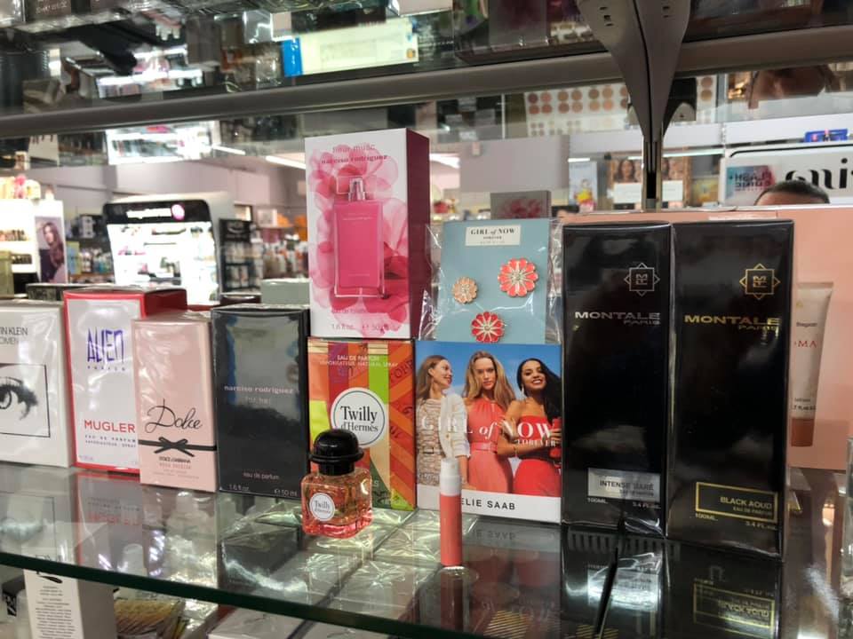 vetrina profumi