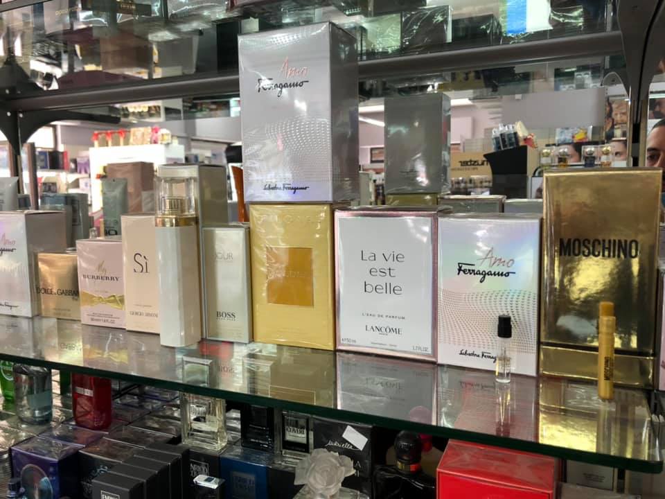 vetrina profumi
