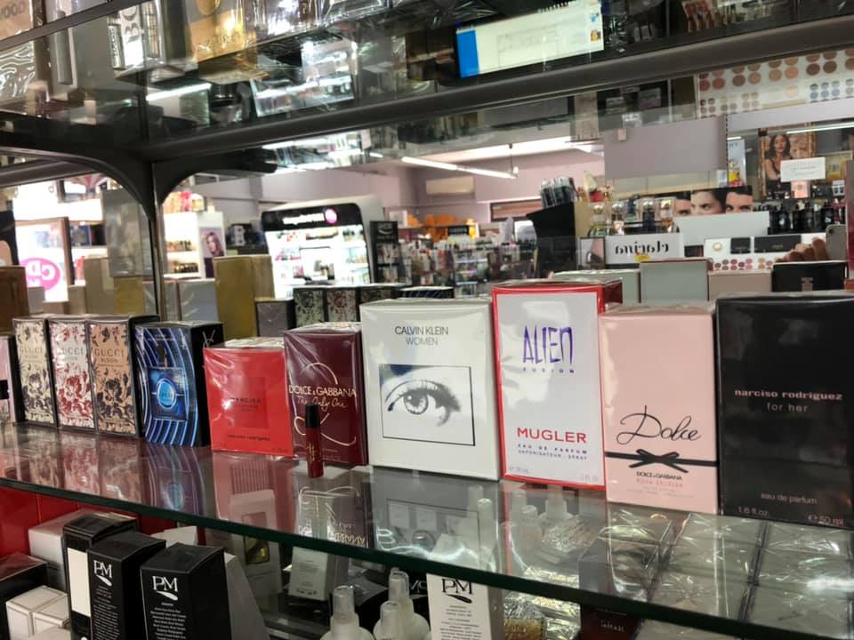 vetrina profumi