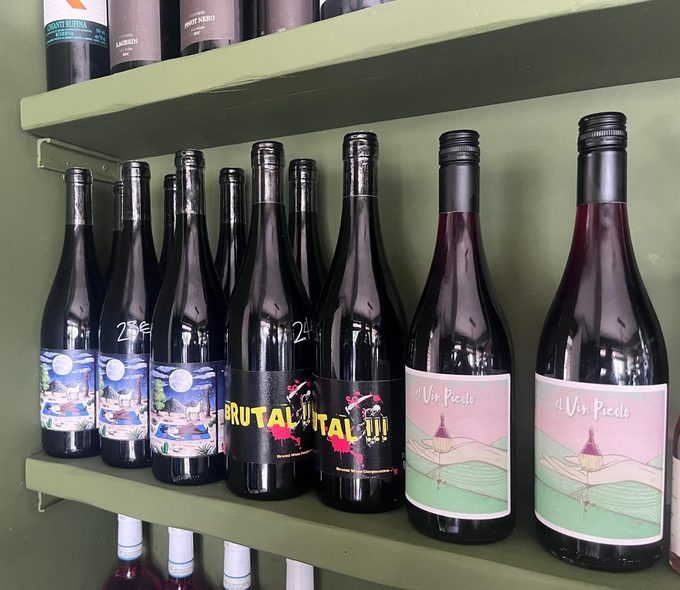 Cucina comfort, vini naturali e vinili