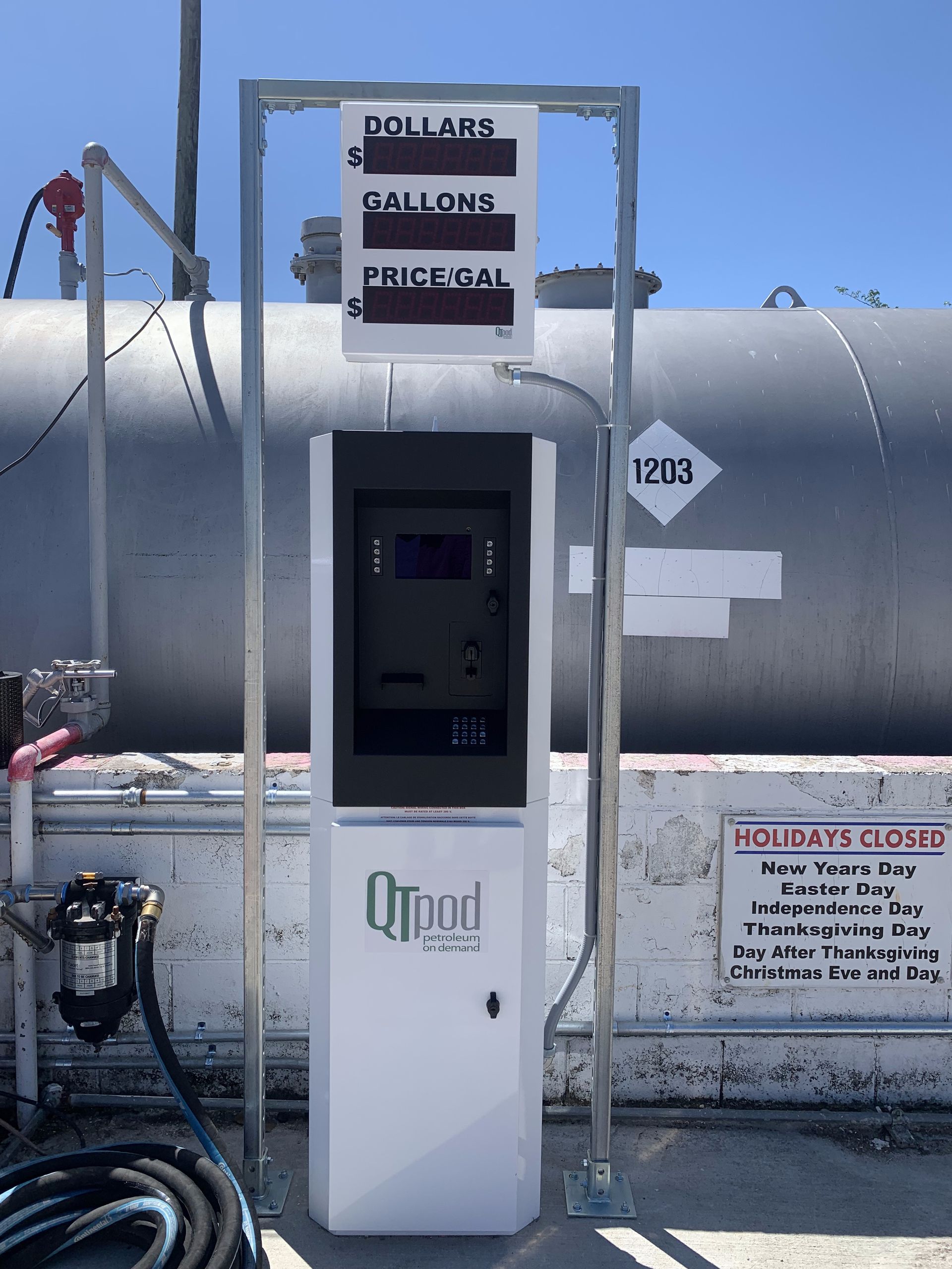 A picture of a mountain with a sun in the background.