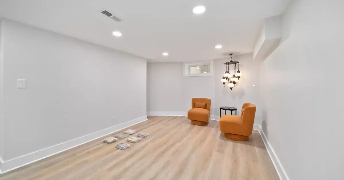 Partially finished basement space and lighting highlighting risks