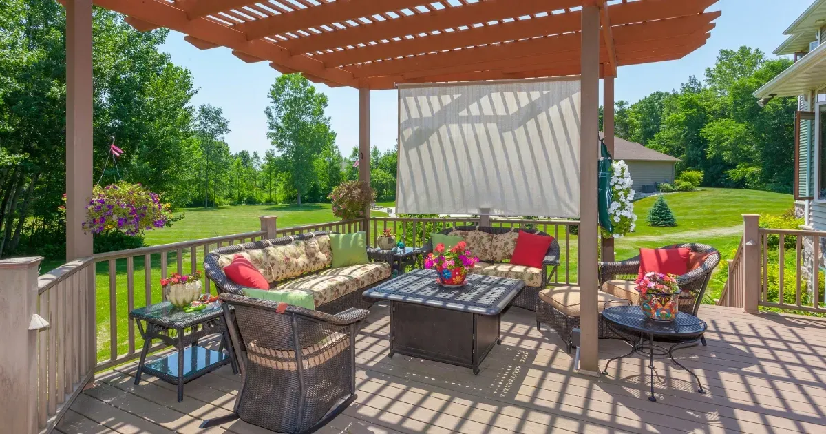 Stylish outdoor seating area with pergola and elegant deck handrail ideas