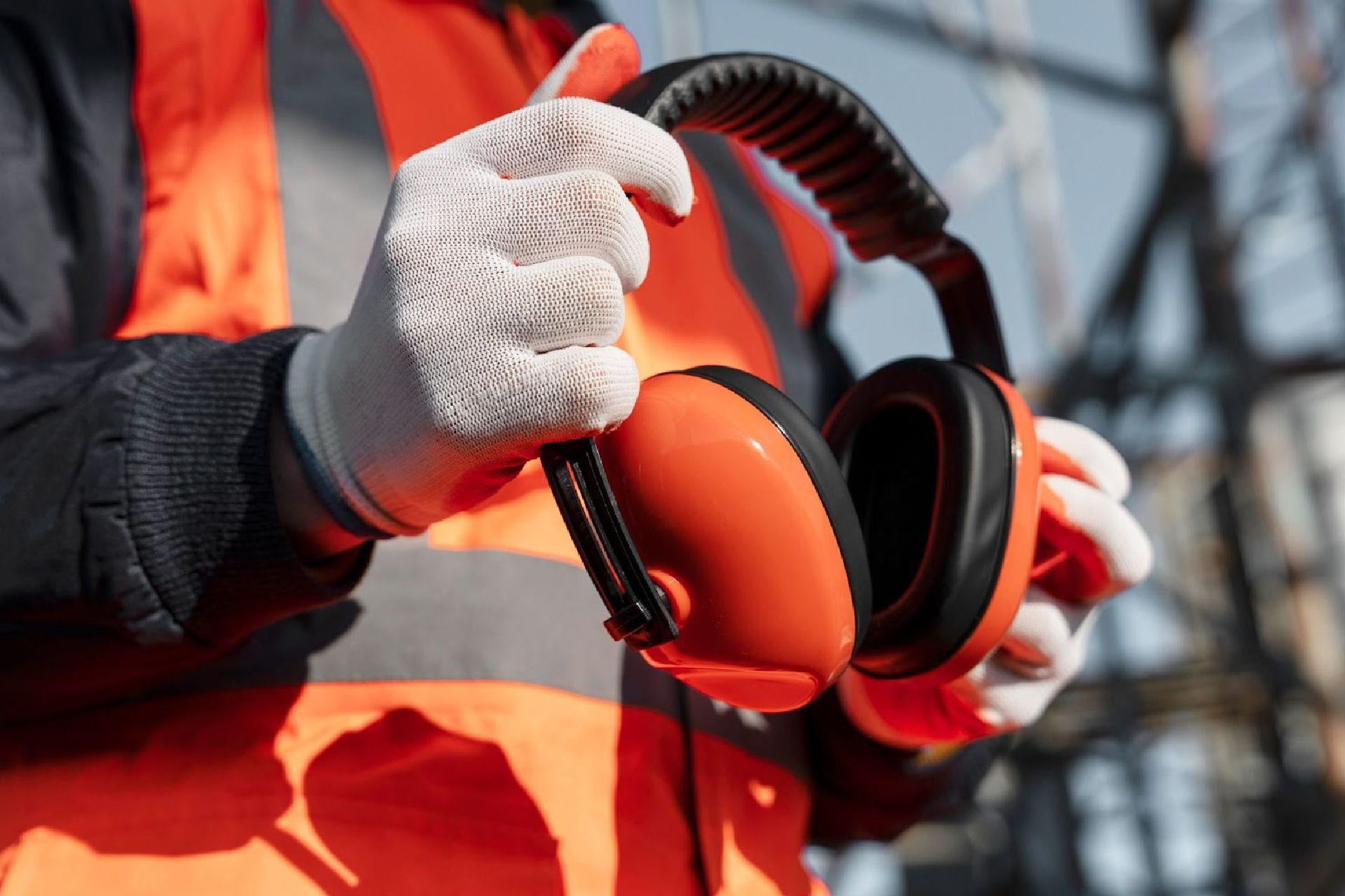 tu+ Seguridad, Elementos de protección auditiva en Colombia. Copas, protectores auditivos, Kit de rescate para alturas.