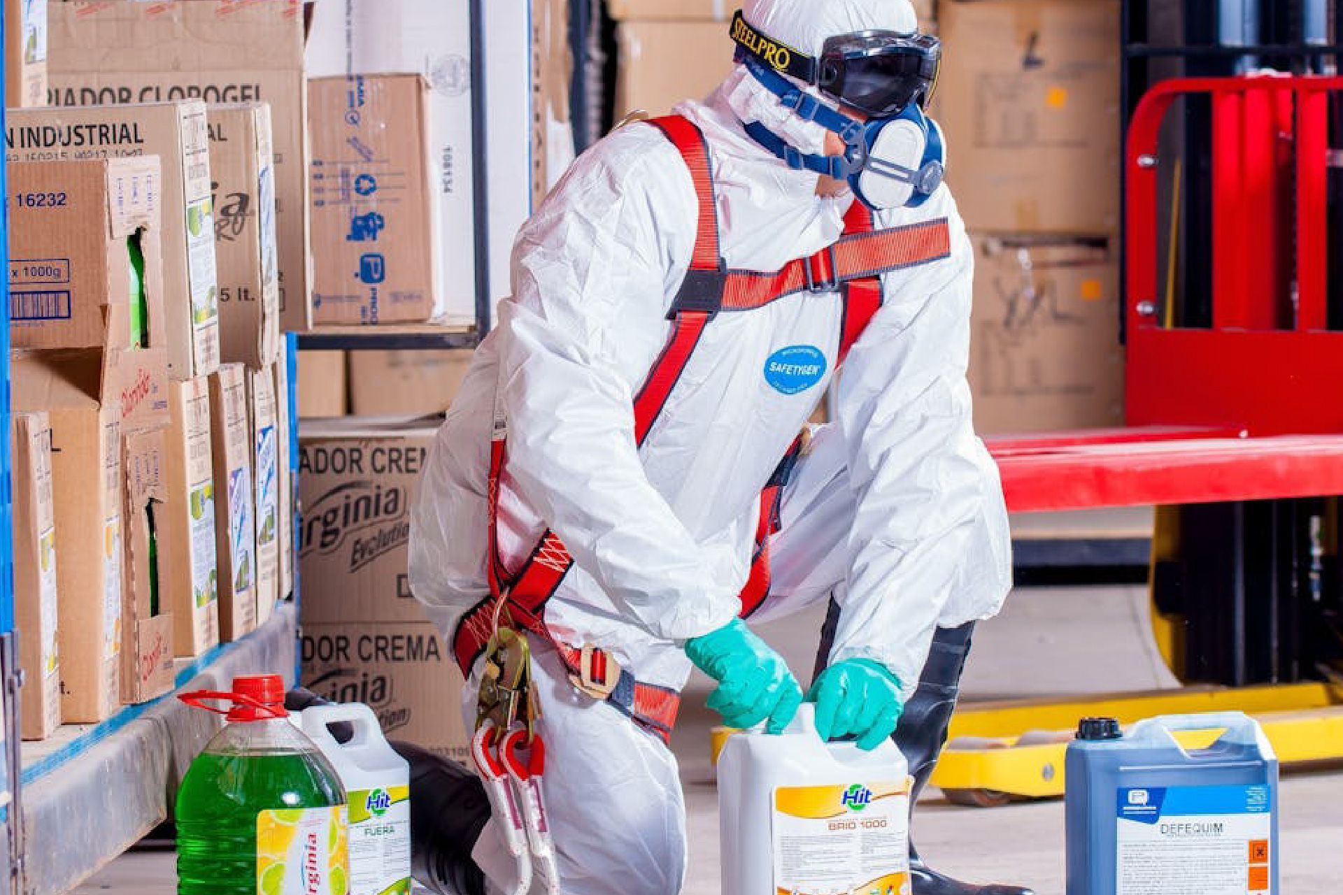 tu+Seguridad en Itagüí, trajes y equipos para todo tipo de trabajos en Colombia. Trajes antifluídos en Medellín