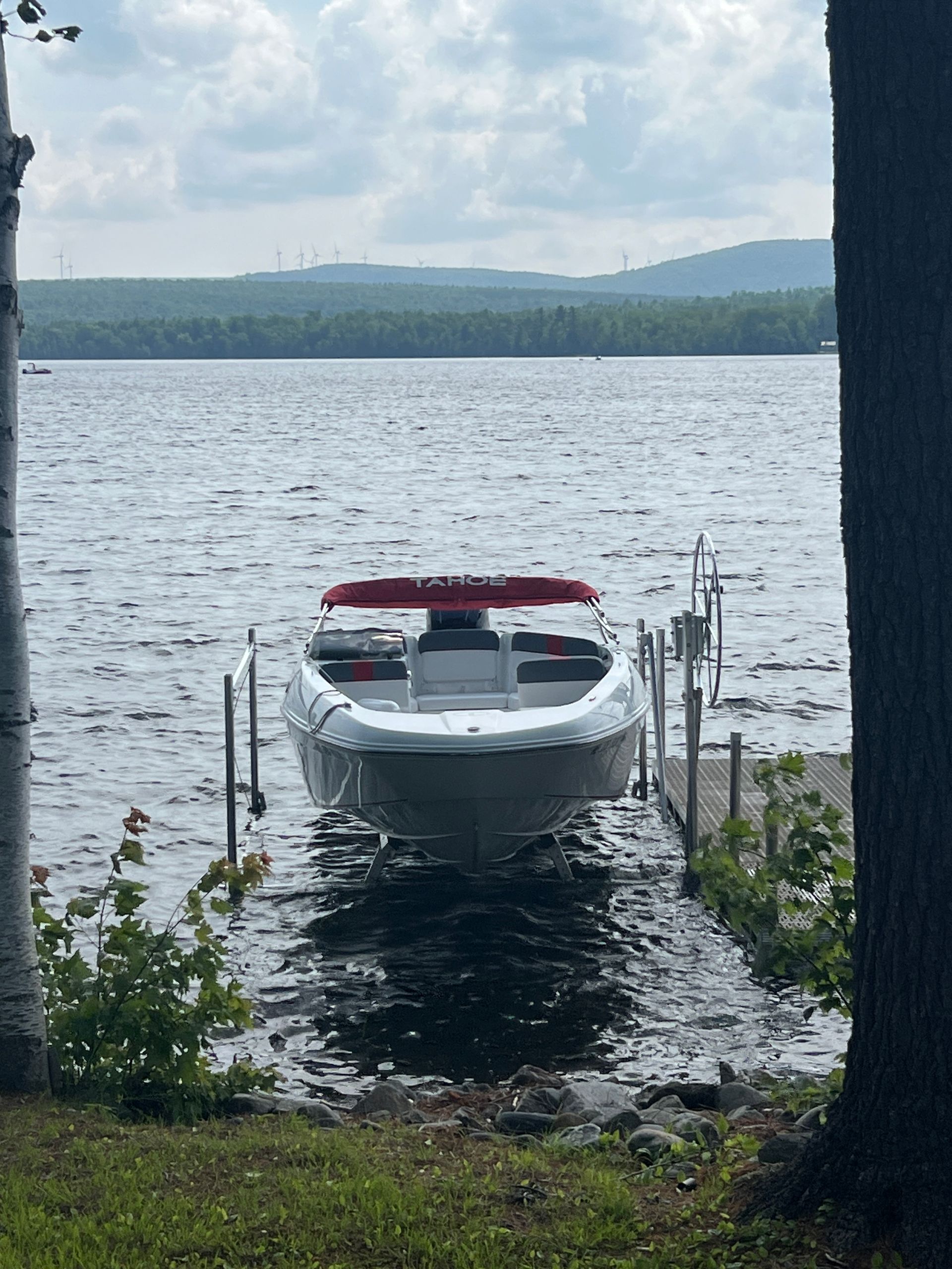 A boat is docked at a dock on a lake.