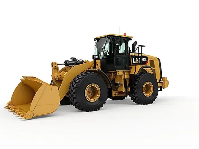 Una cargadora de ruedas Caterpillar 950K amarilla con una gran pala sobre un fondo blanco liso.