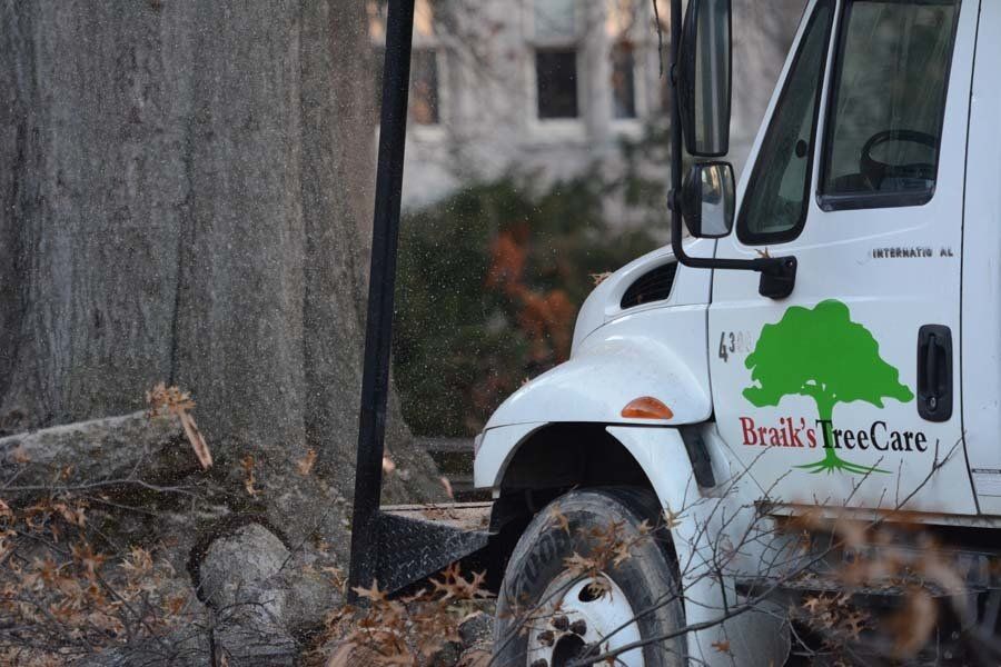 A Truck From Braik’s Tree Care Arriving at a Mid-Missouri Home to Provide Excellent Tree Service.