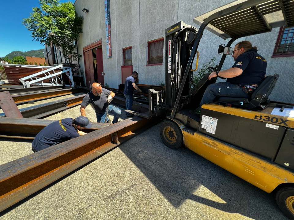 Sollevamento travi in metallo