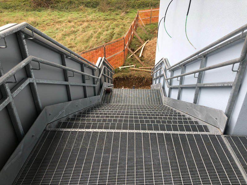 Scale in griglia metallica