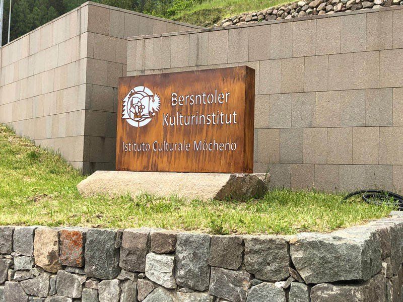 Insegna in acciaio Corten