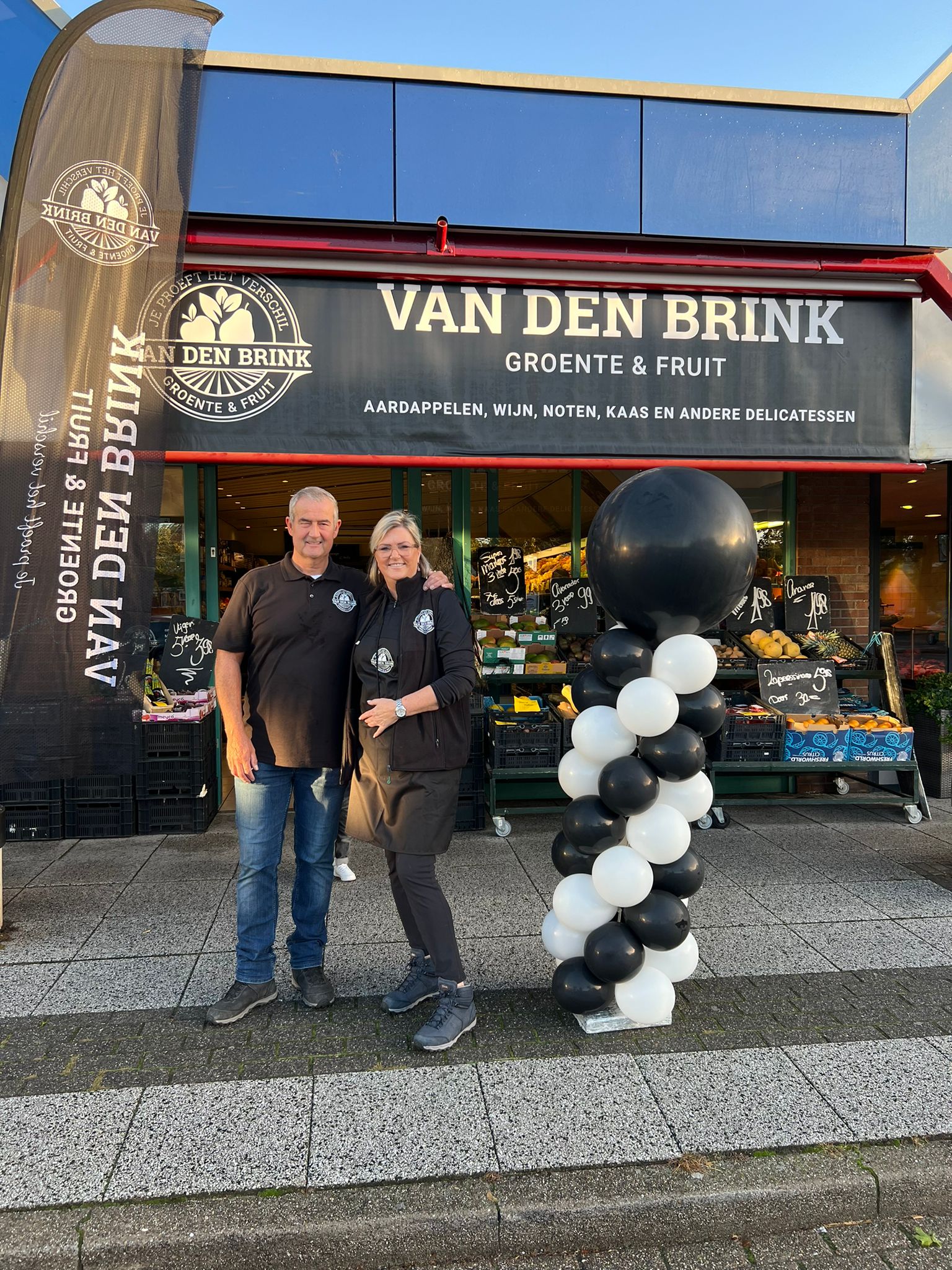 Gevelbekleding + beachflag Van den Brink - groente en fruit by reclamestudio Morant