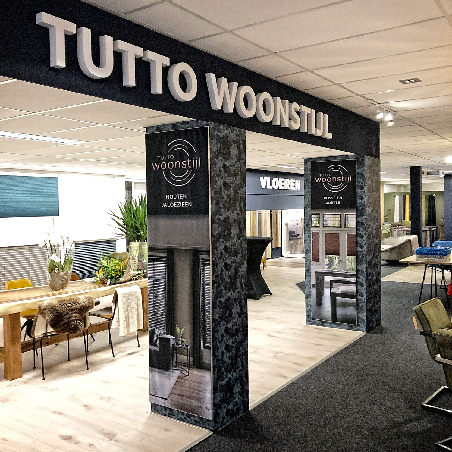 infoor signages voor Tutto woonstijl by reclamestudio Morant