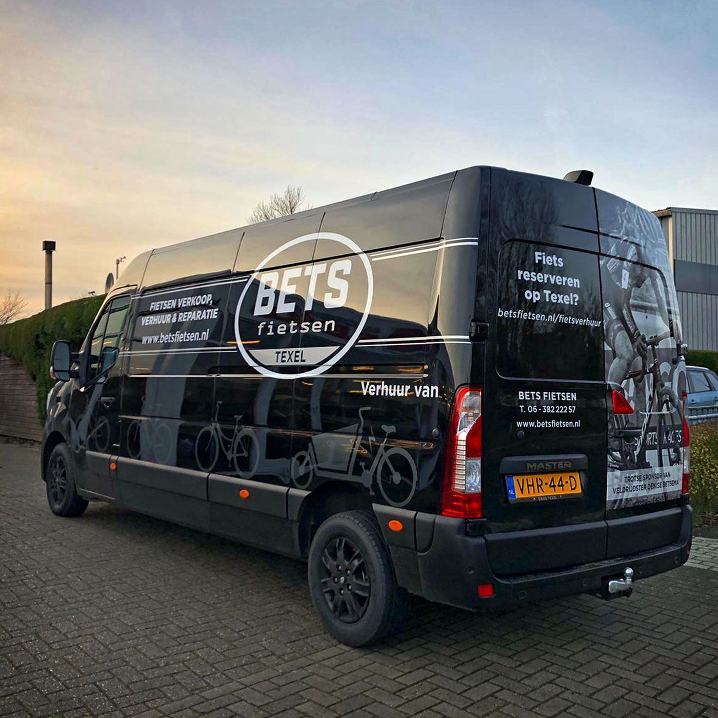 Belettering bedrijfsbus Bets Fietsen