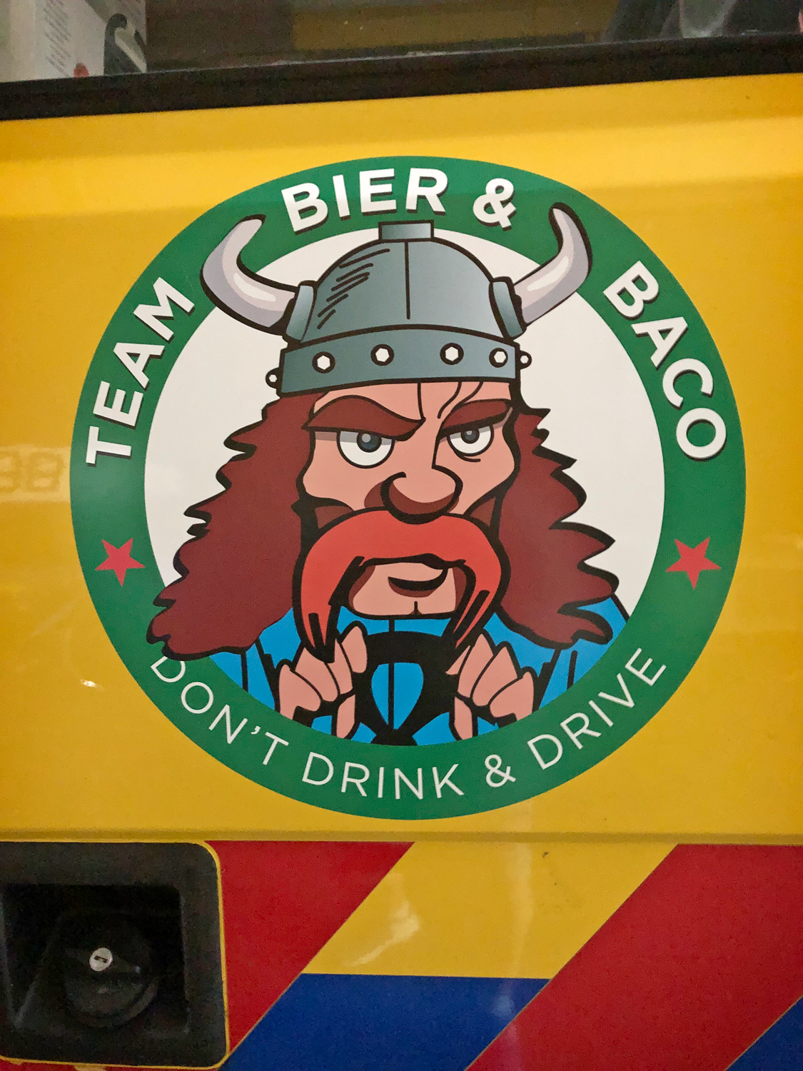 Signage t.b.v. gesponserde garbage run auto