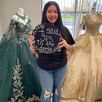 A woman is holding a sign that says `` i said yes to the dress ''.