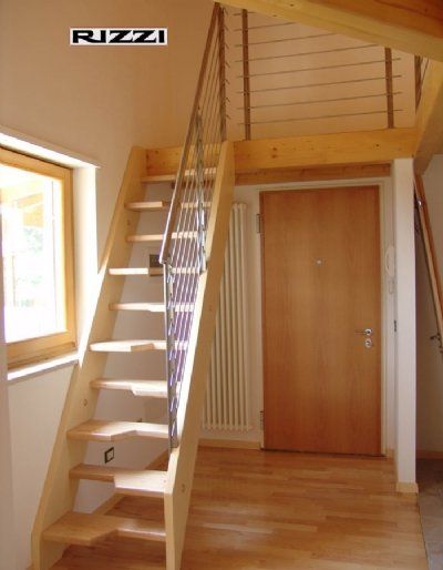 cofano funebre con decorazione di fiori