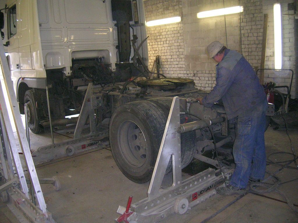 Sunkvežimių, vilkikų, puspriekabių, džipų, tralų, mikroautobusų rėmų lyginimas
