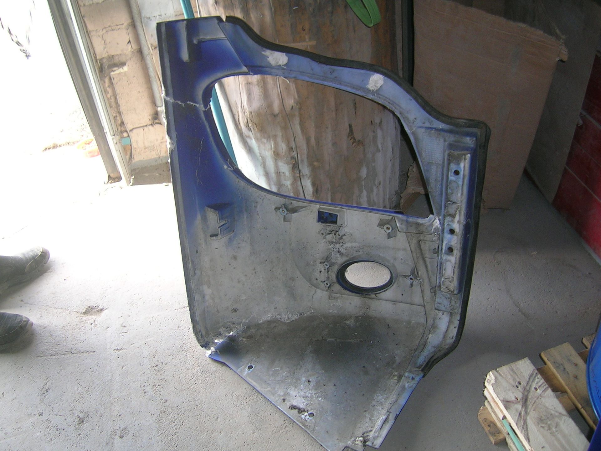 Detalių iš stiklo audinio ir plastmasinių detalių remontas
