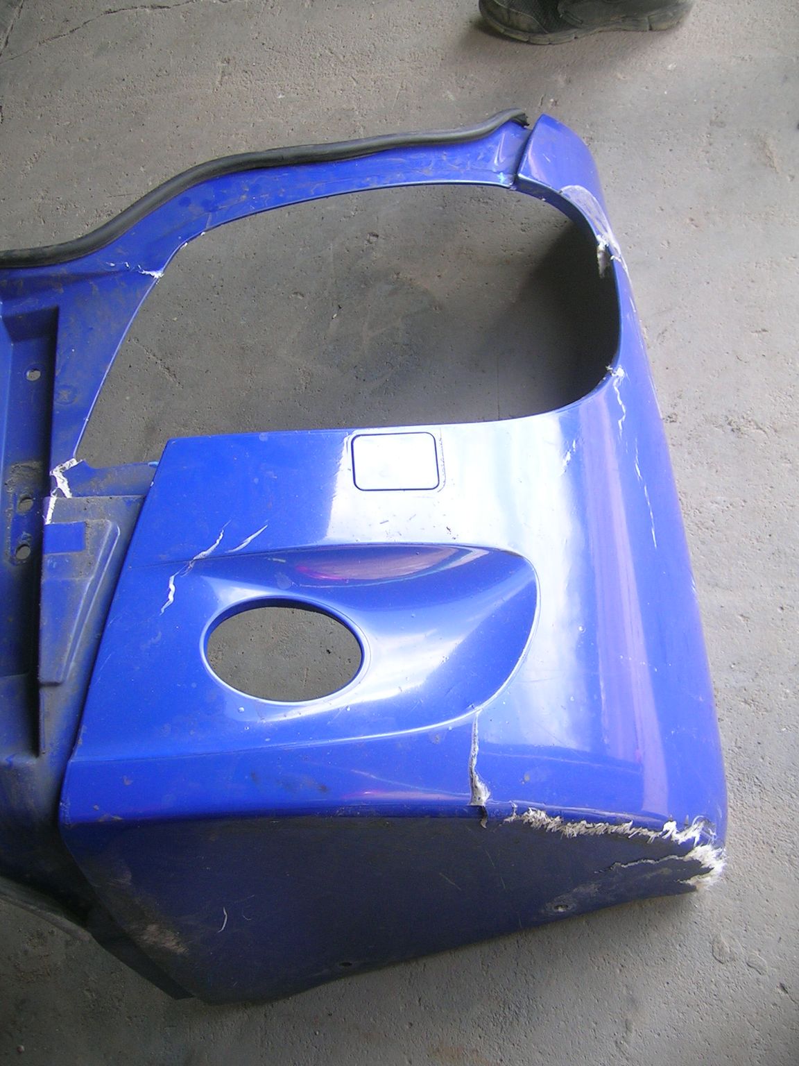 Detalių iš stiklo audinio ir plastmasinių detalių remontas