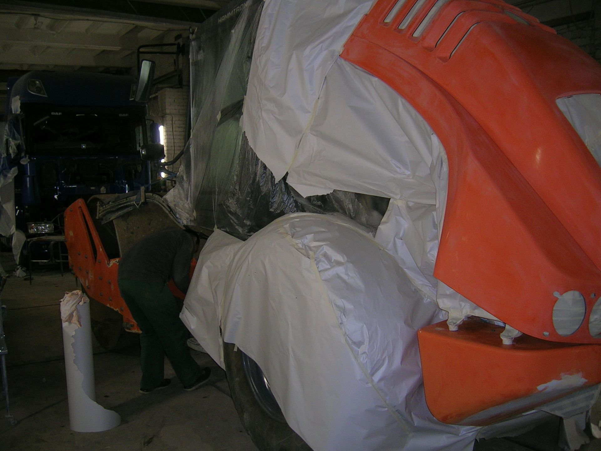 Sunkvežimių, puspriekabių šaldytuvų, spec. technikos dažymo darbai