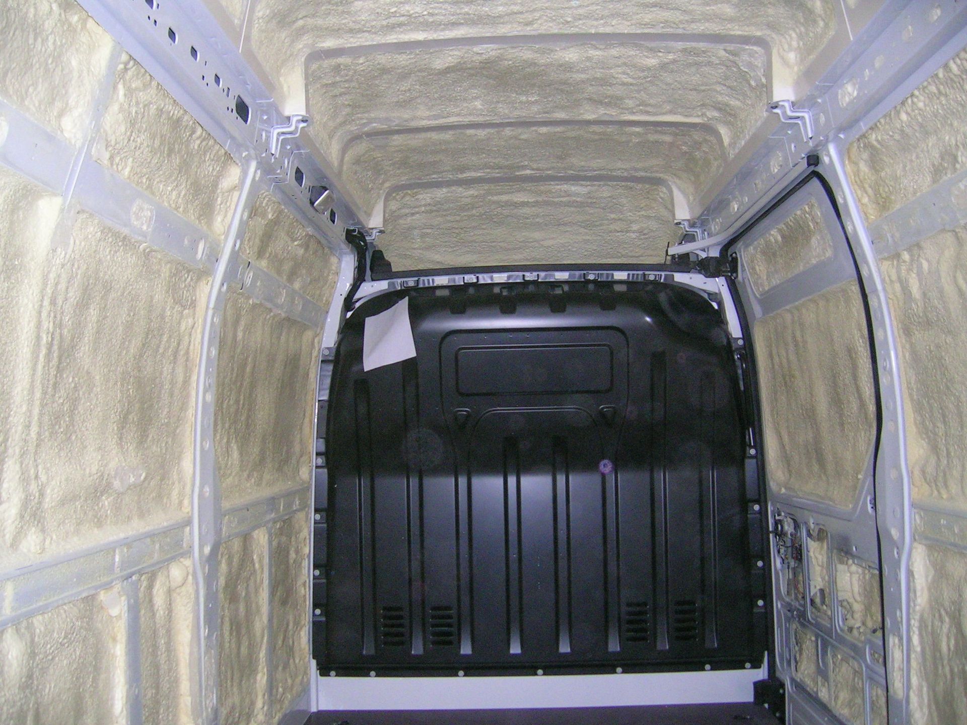 Krovininių mikroautobusų ir kietašonių kėbulų šiltinimas