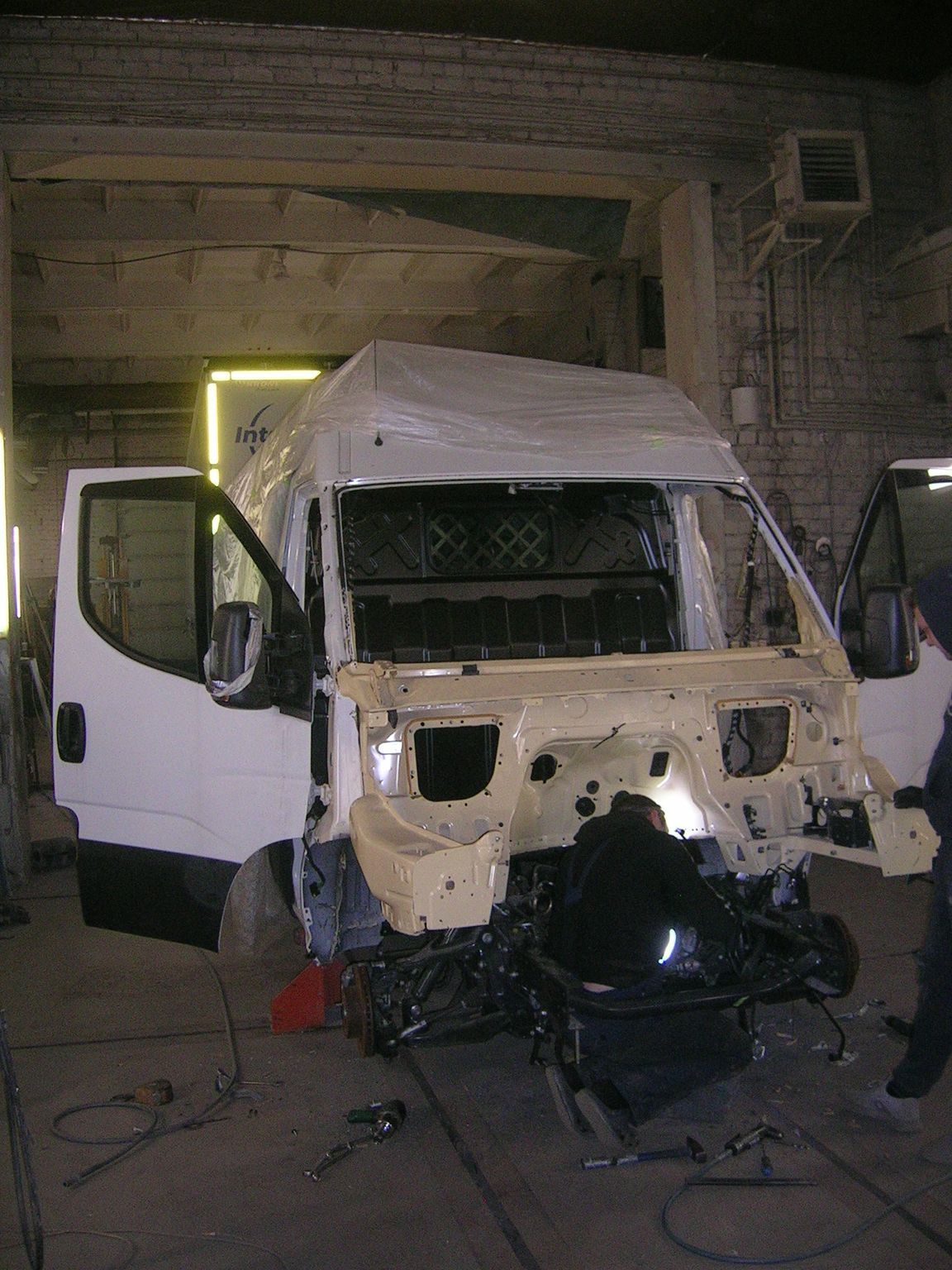 Kabinų, kėbulų remontas, geometrijos atstatymas
