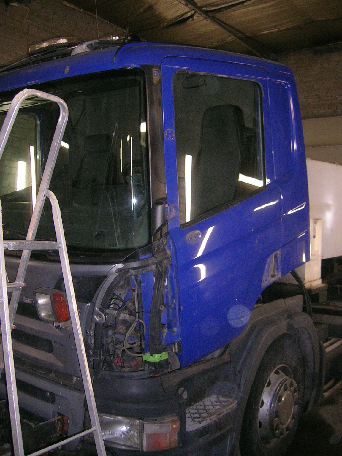 Sunkvežimių, puspriekabių šaldytuvų, spec. technikos dažymo darbai