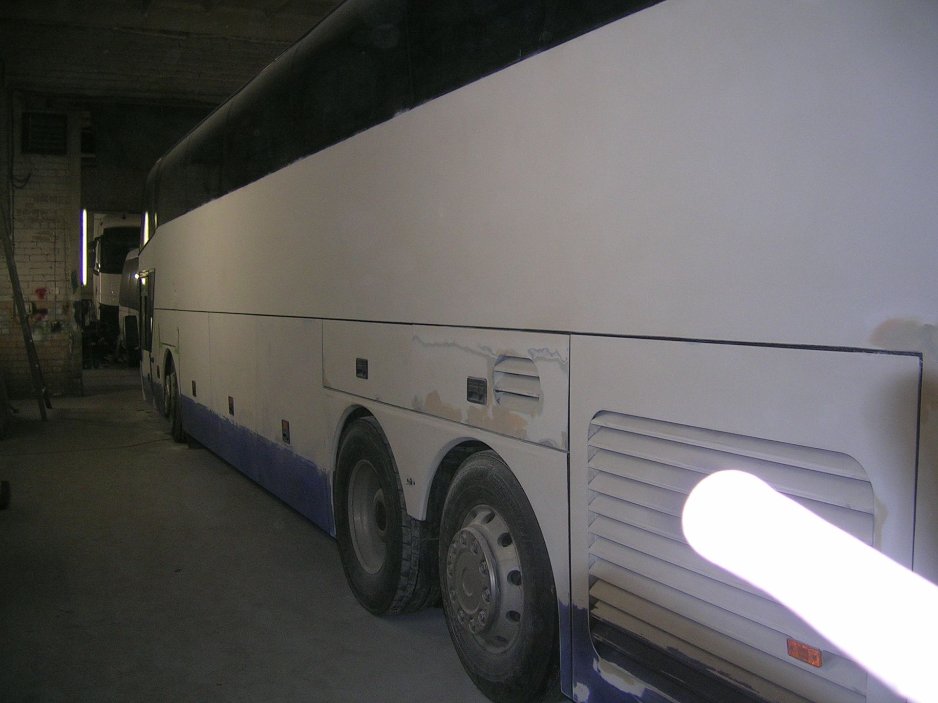 Autobusų remontas po auto įvykių, perdažymo darbai