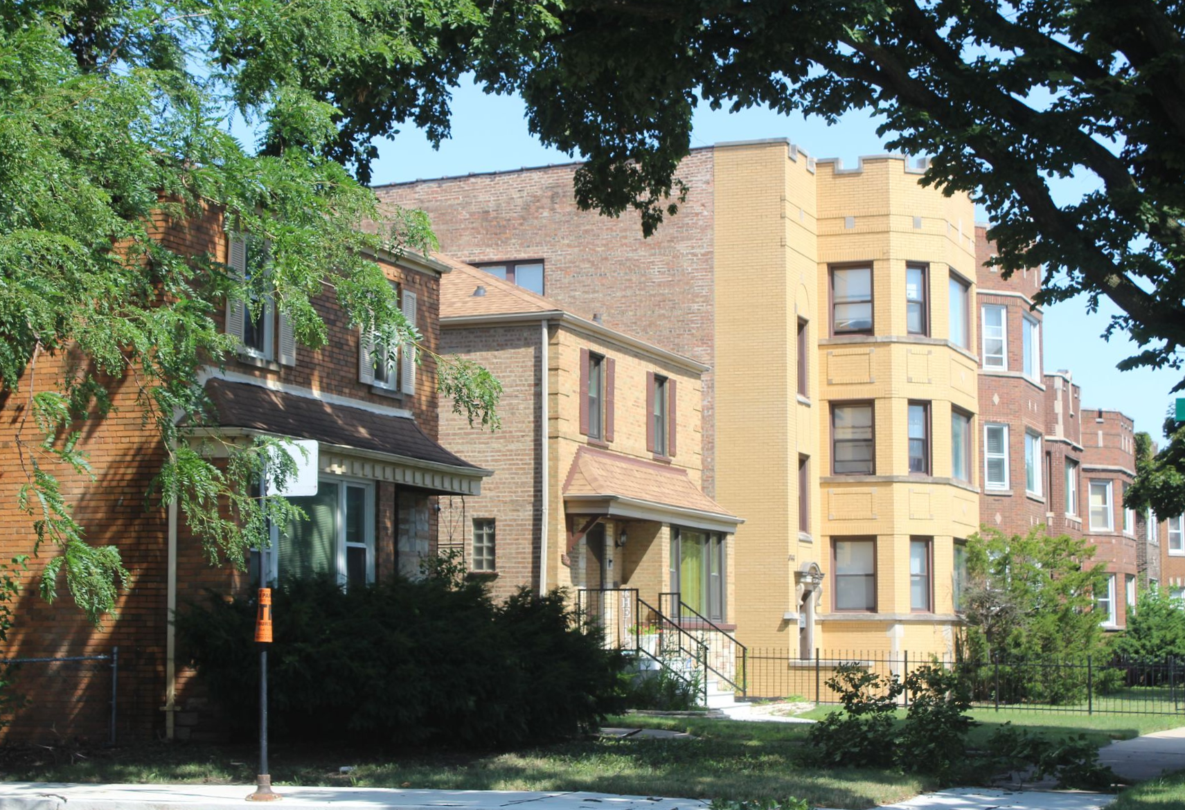 A street corner featuring several apartment buildings in Chatham.