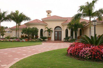 Sanibel — Large House with Clean Lawn in Fort Myers, FL