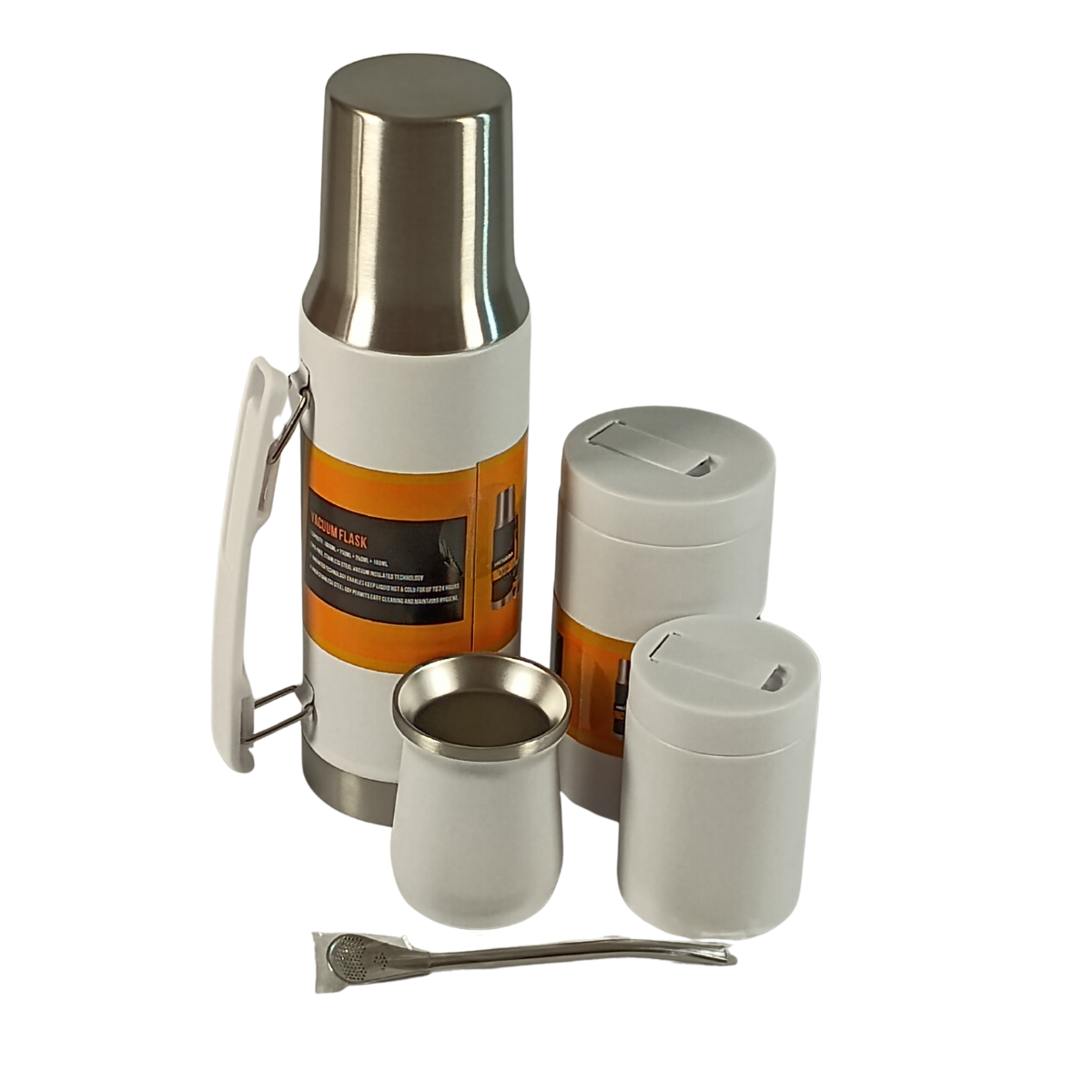 Termo blanco, dos tazas, una calabaza y una pajita metálica para tomar yerba mate.