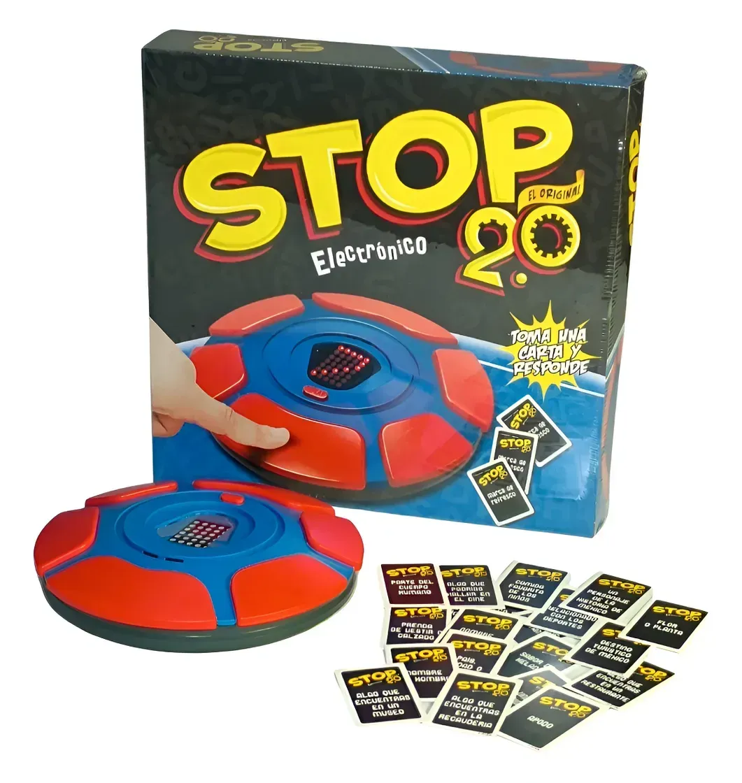 Una caja de juego de mesa y un disco con cartas.