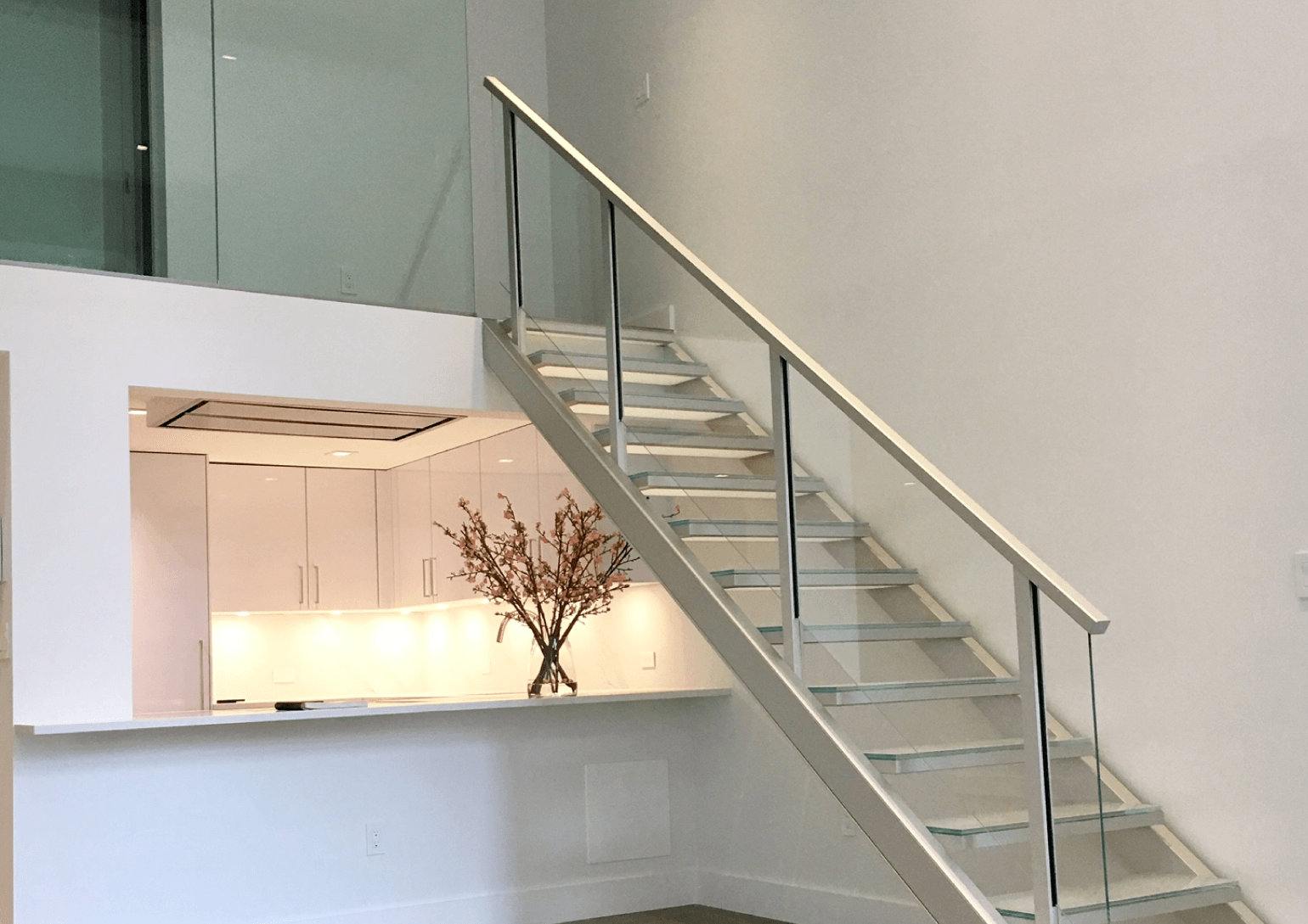 guarda-corpo de vidro com alumínio para escada