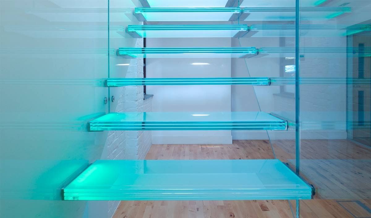 escada transparente de vidro laminado