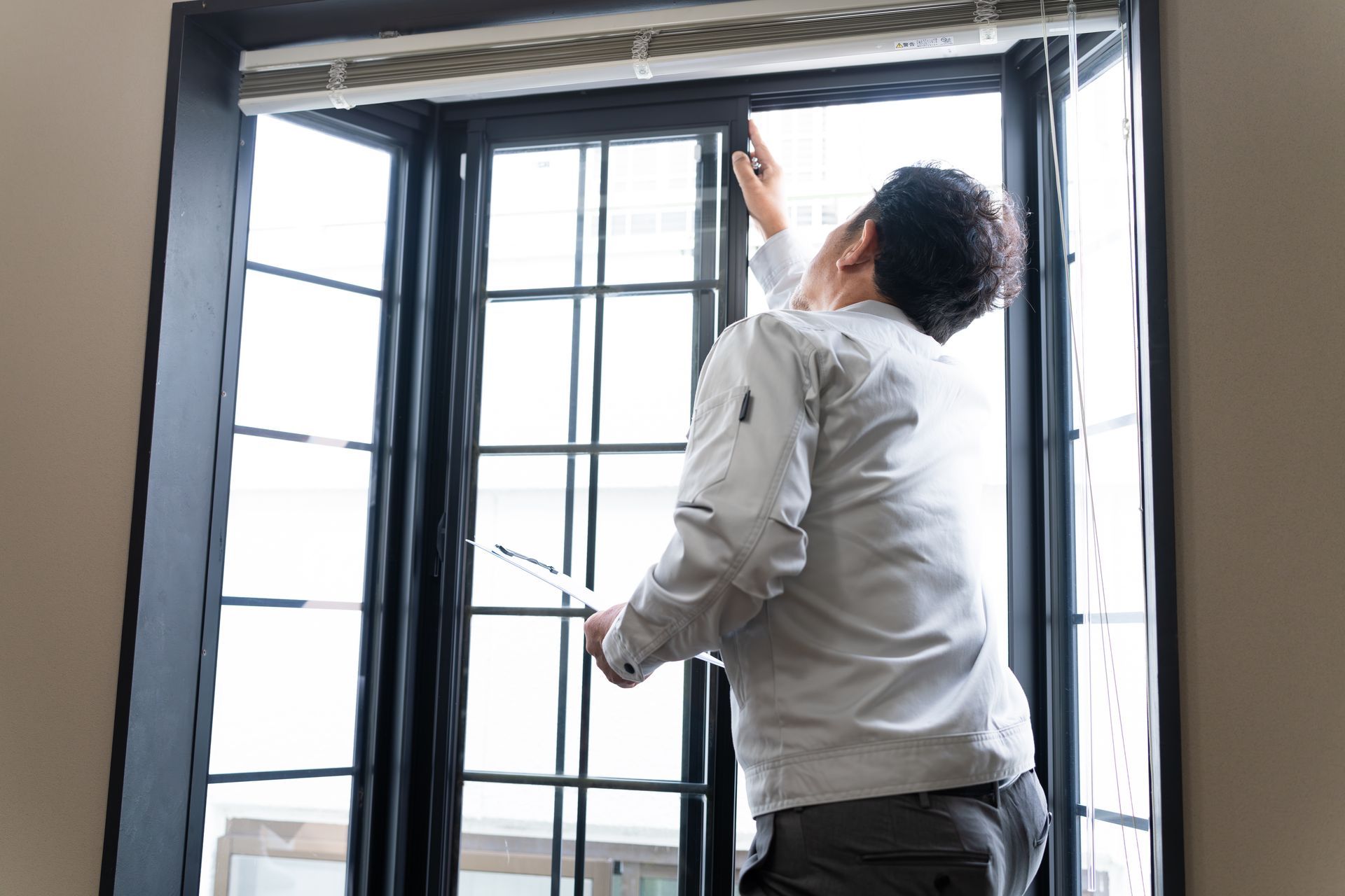 Image grise de substitution représentant une montagne avec un cercle au-dessus.