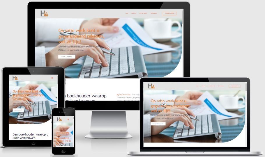 Iemand typt op een toetsenbord op een computer.