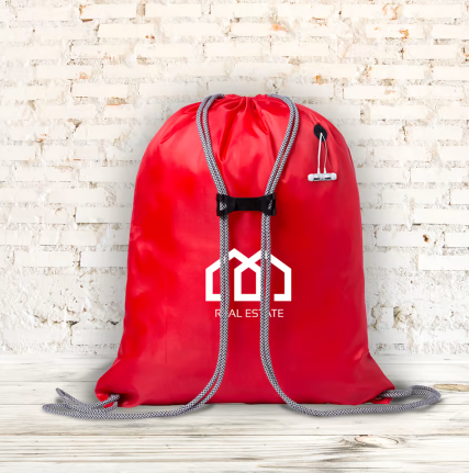 Een rood tasje met trekkoord met het woord onroerend goed erop