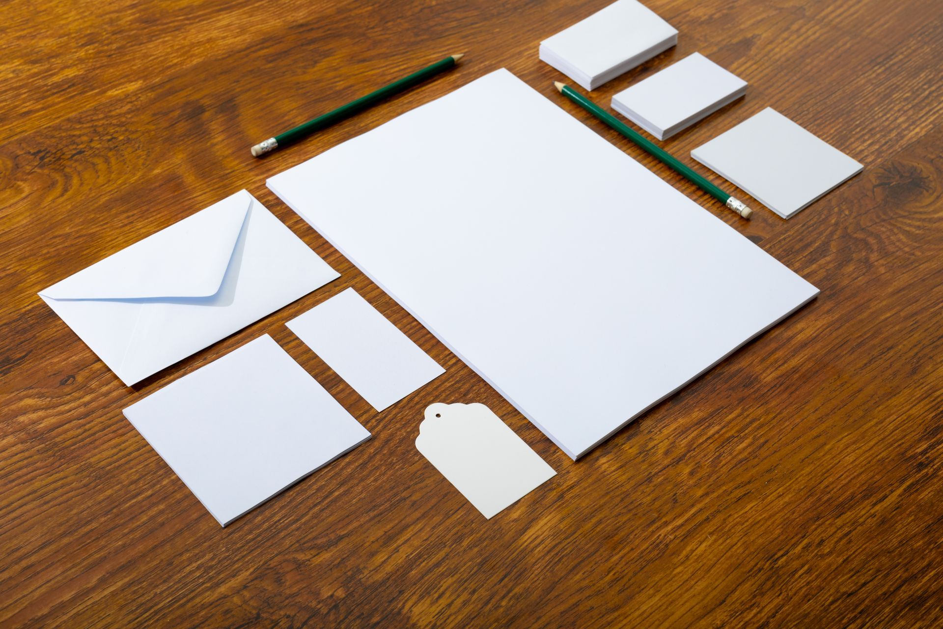 Complete huisstijl: logo, briefpapier, visitekaartje en social media