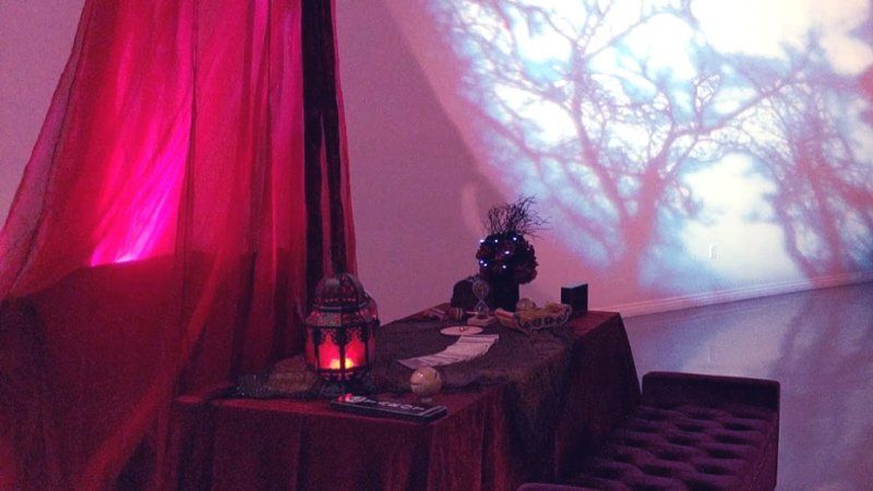 Gothic Tarot Reader Decorations